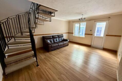 2-bedroom House with Garden and Conservatory near