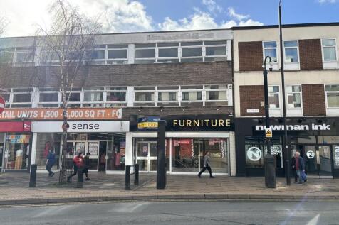 Retail Property (high street) to rent in wakefield