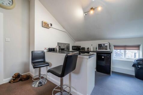 OPEN PLAN LIVING AREA