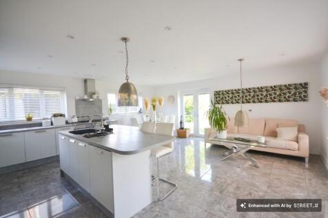 Kitchen/dining family room