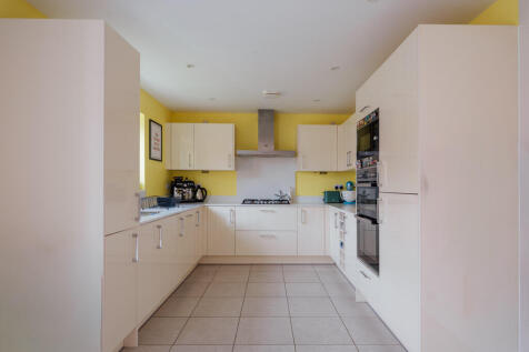 Kitchen/ Dining Room