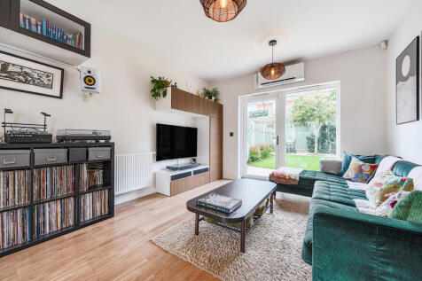 1359749-5-68d669b...