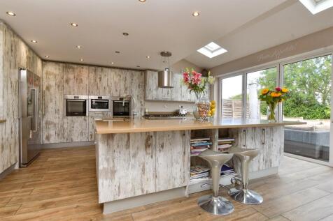 Kitchen / Dining Area