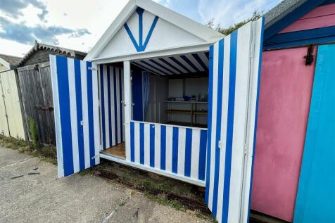 BEACH HUT FRONT