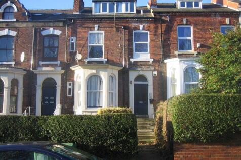 AVAILABLE NOW CLOSE TO CITY CENTRE AND UNIVERSITY A SECOND FLOOR ONE BEDROOM APARTMENT
Living Room
Kitchen
Bedroom
Bathroom with w.c. and wash basin and shower over bath
Floorcoverings throughout
Blin