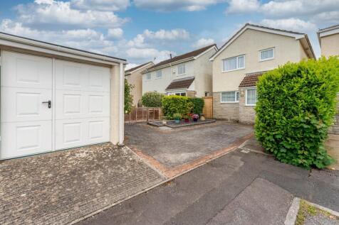 16 - front & garage.jpeg