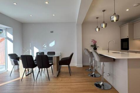 Dining &amp; Family Area