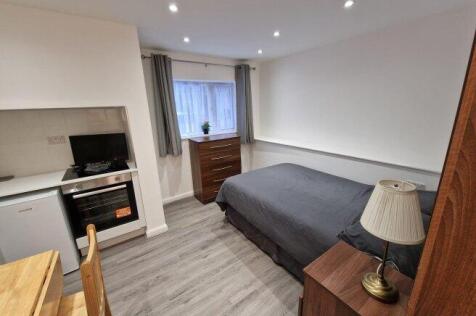chatsworth-road-nw2-4bl-1063808