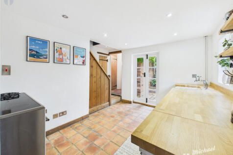 CAM03852G0-PR0408-STILL021