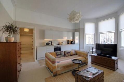 Living room 3