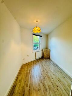 New to the market we have this lovely 2 bedroom first floor flat. Located in a prime area this property offers an open plan living space, fitted kitchen with appliances, 2 bedrooms and shower room. Wi