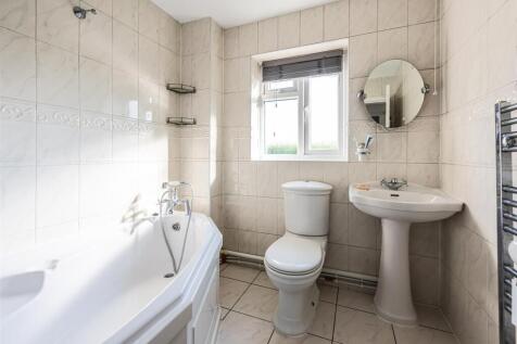 Barn End-bathroom.jpg