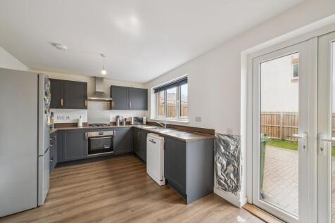 Kitchen / Dining Area