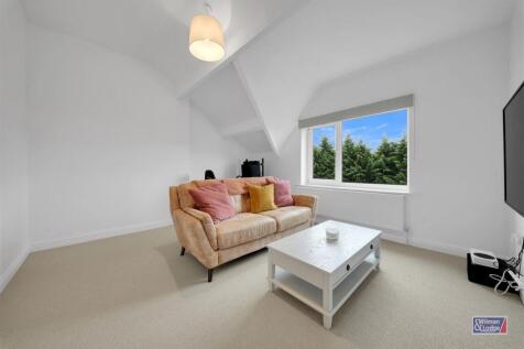 6 Bed, End Terrace, Silsden