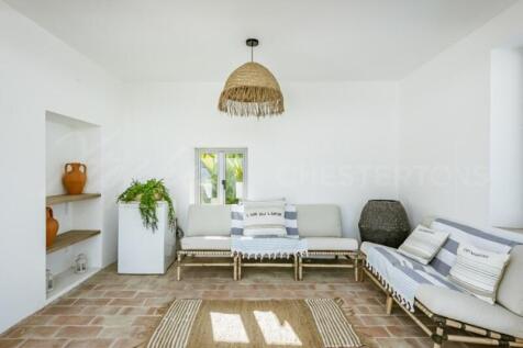Almancil Fully Renovated 5 Bed Villa For Sale (32)
