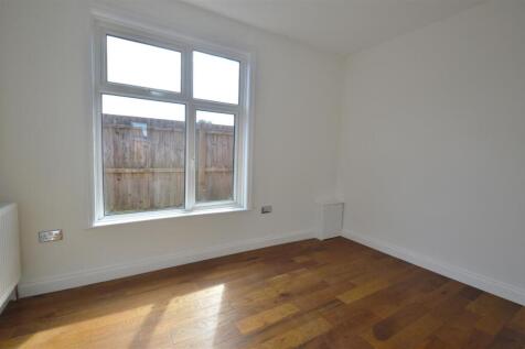 Middle Bedroom