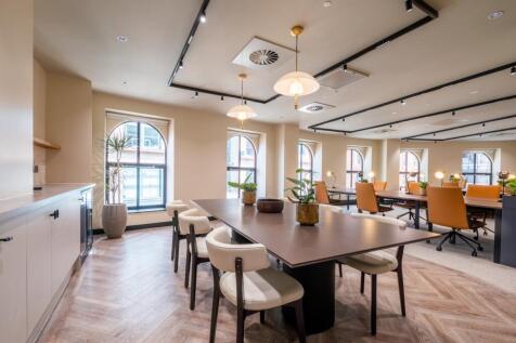 Clarence House 3rd Floor 07.jpg