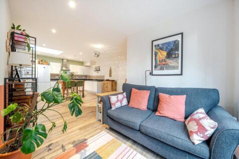 1375928-11-690b33...