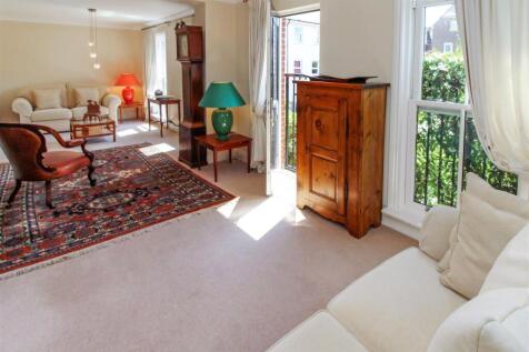 Master bedroom suite (2).jpg