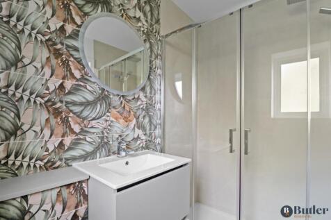 En-suite shower