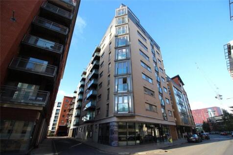 AVAILABLE NOW Philip James are proud to present this modern, fully furnished two bedroom apartment in the prestigious Lumiere Building, Manchester City Centre. The development is ideally located in th