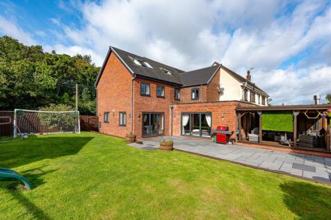 St Elvey-Garden 2.jpg