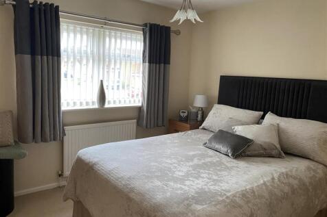 Master bedroom front double: