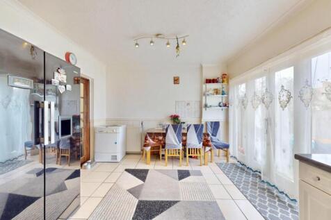 21-Tenterden-Road-02262025_220655 3.jpg