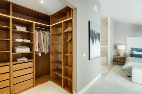 Walk in wardrobe