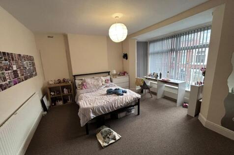 Bedroom 2 (First)