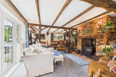 CAM02909G0-PR0466-STILL018