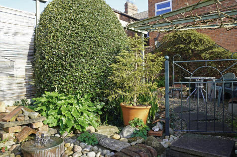 Exterior photo 2