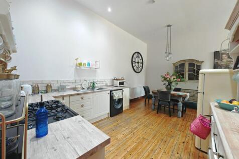 Lounge/Dining Area &amp; Kitchen