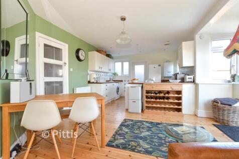 Kitchen/Dining Area