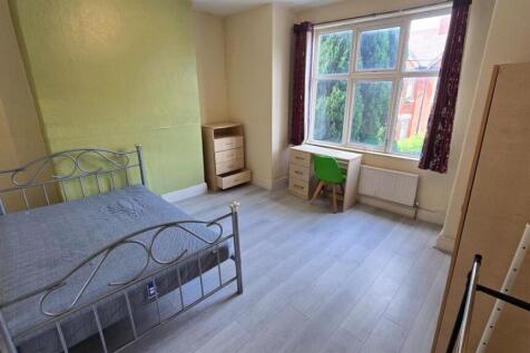 Bright, neatly presented bedroom with a double ...