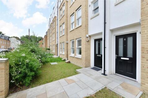 A modern maisonette located close to historic Greenwich and Maritime DLR.