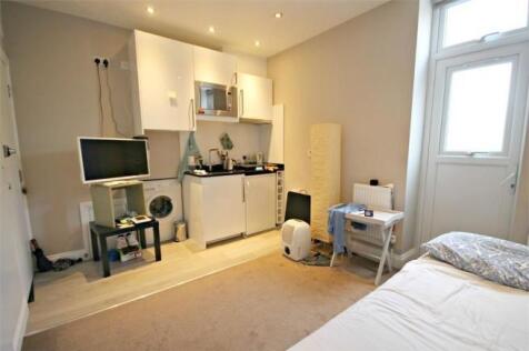 LUXURY STUDIO FLAT IN CENTRAL LOCATION - CALL NOW FOR VIEWINGS!! Boutique studio flat located in this highly sought after luxury development.