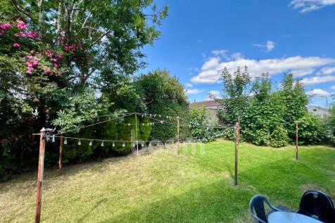 GARDEN LINWOOD PAISLEY AVON DRIVE PROPERTY