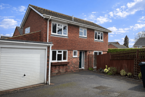 4 Bed Unfurnished Detached