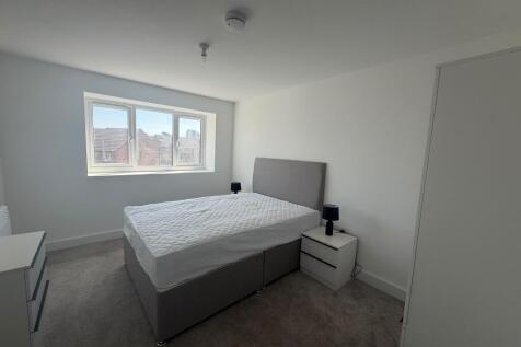 ** Zero Deposit Guarantee Available **
Available Now! A beautifully renovated one-bedroom apartment finished to a high standard, located in Church Walk, L20. This stylish property features a modern ki