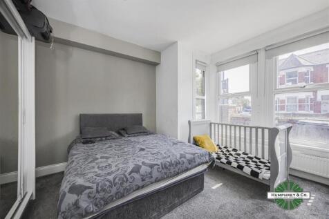 Flat 2 17 Mount Pleasant Road -001.jpg