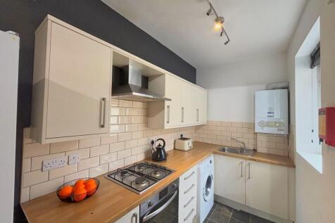 4 Bedroom House in S11 8NL