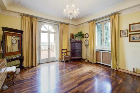 Renovated period vil