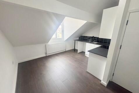 ** Zero Deposit Guarantee Available **
*Available Now* Bills Included - NOT COUNCIL TAX OR WIFI* High Specification* Large One Bedroom Living* 2nd Floor Apartment* Cape Hill High Street*