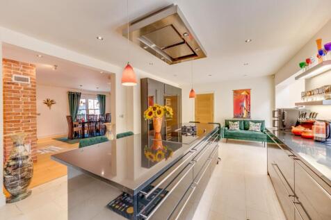 KITCHEN, SITTING ROOM AND LOUNGE/DINING ROOM