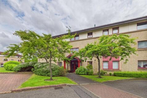 BOOK A VIEWING AT 1LET.CO.UK Situated in the quiet and well-maintained residential area of North Werber Place, this modern-build 2-bedroom flat offers bright and practical living space with easy acces