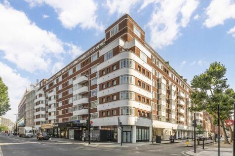 A well-presented studio apartment in good condition, featuring a separate kitchen and a bright, well-proportioned living space. Situated within Paramount Court, the building benefits from lift access,