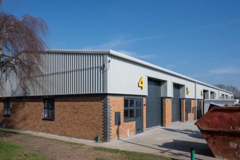 Distribution Warehouse to rent in marton in the forest