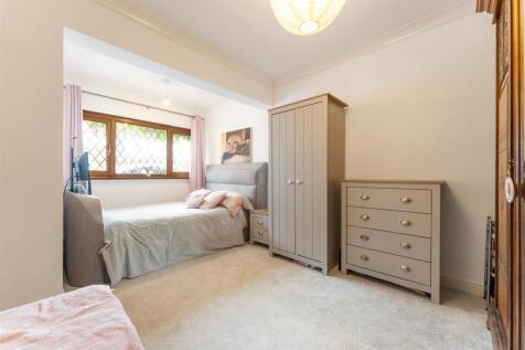 132 Earlswood Common_10.jpg