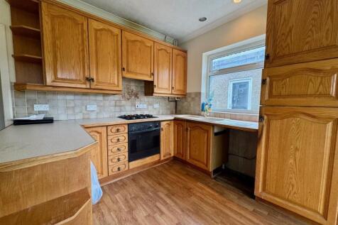 Kitchen 1.jpg